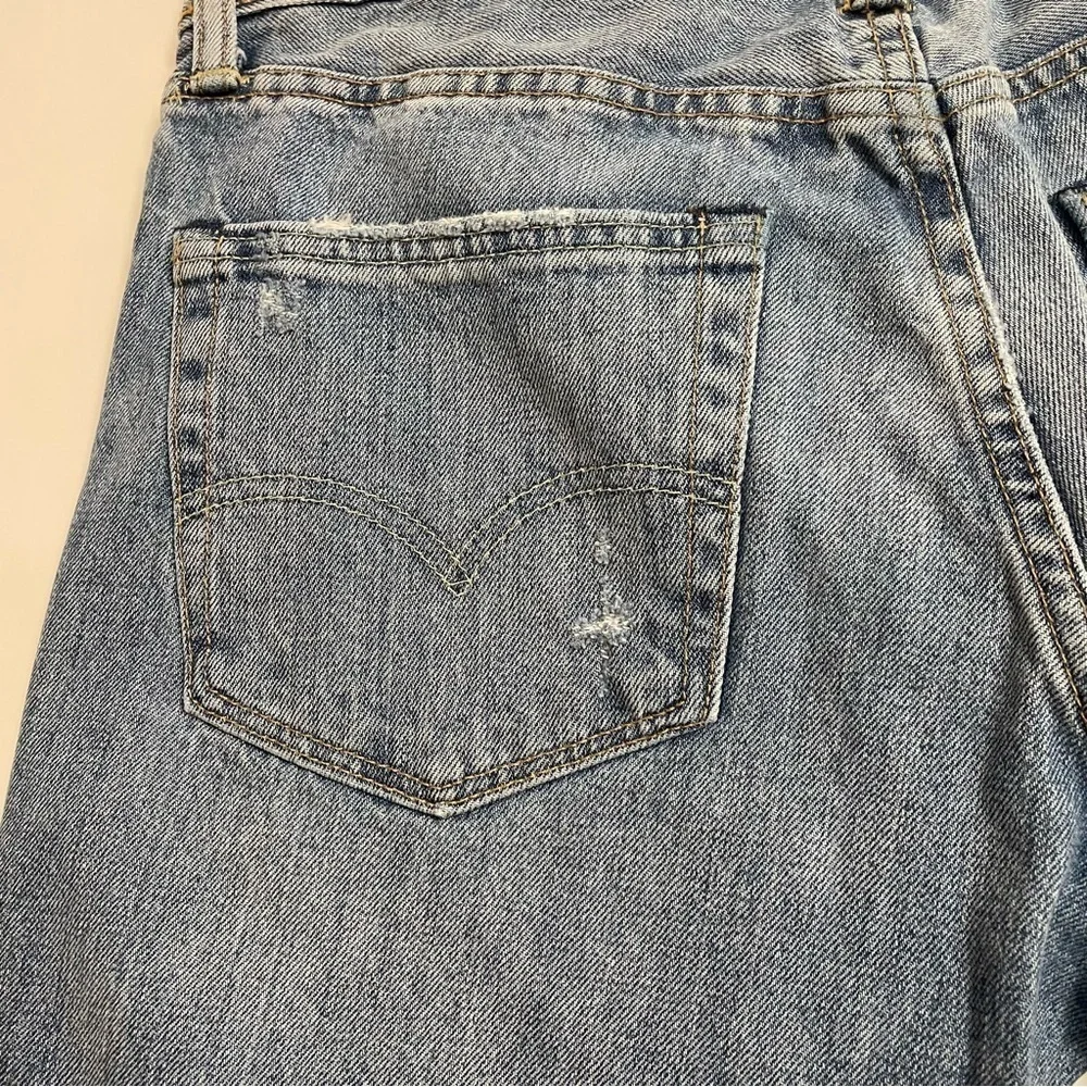 LEVI’S 511 distressed jeans